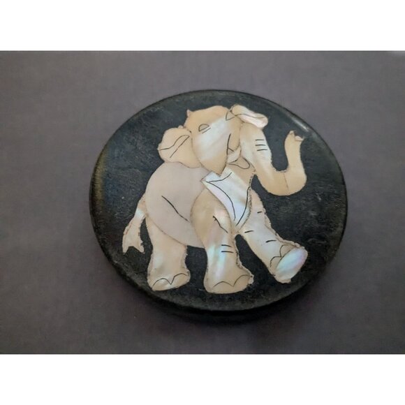 Mother of Pearl Inlay Elephant Soapstone Ring Trinket Box 2.5 in x 1.5 in - Picture 2 of 5